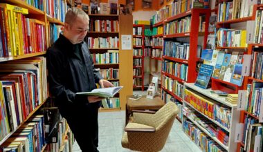 BuchTeddy - Stofftier auf bibliophilen Reisen
