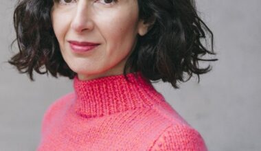 Nava Ebrahimi stellt neues Buch „Und Federn überall“ in Haren vor