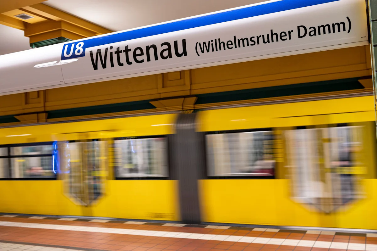 Cuttermesser und Pyrotechnik - Polizei findet Waffen nach Kontrolle an der U8 - Panorama