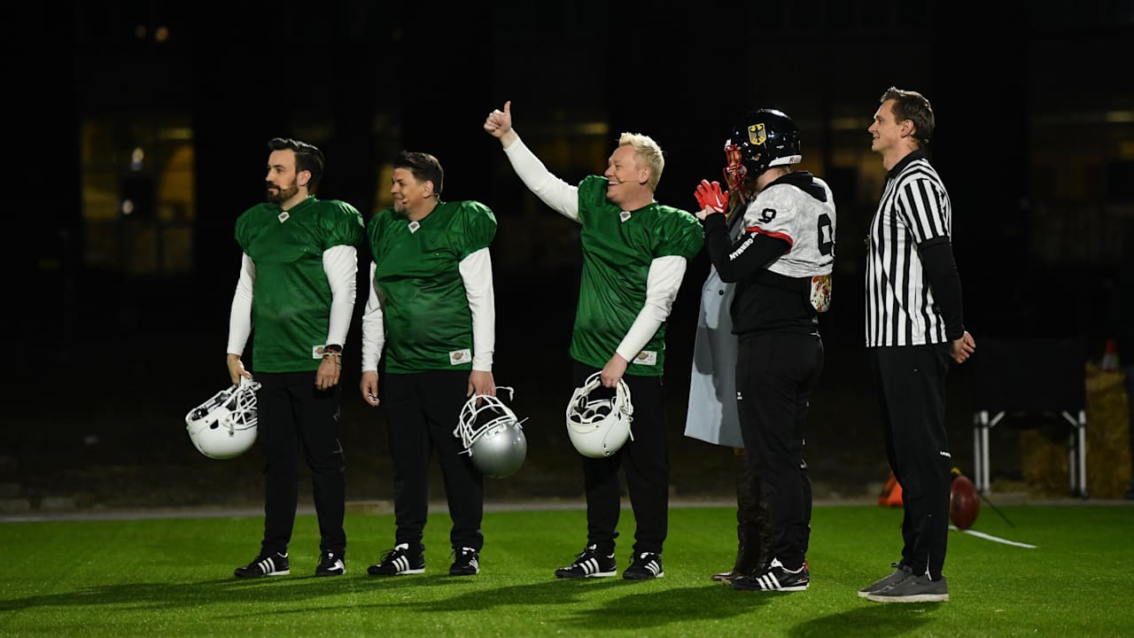 Tim Mälzer verletzt sich bei Football-Challenge in „Drei gegen Einen“ | Unterhaltung