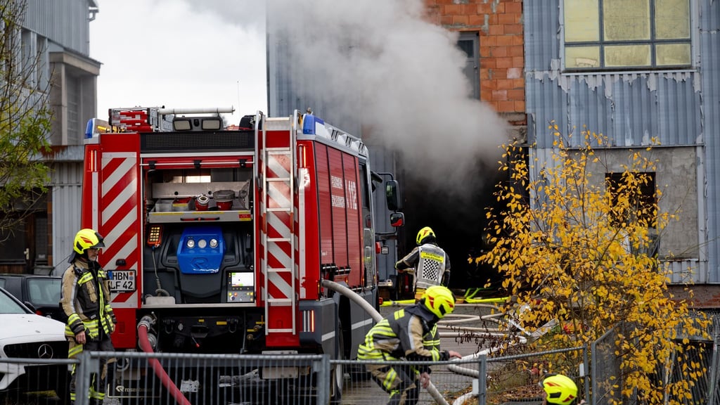 Brand in Lagerhalle – Zusammenhang mit Razzia?