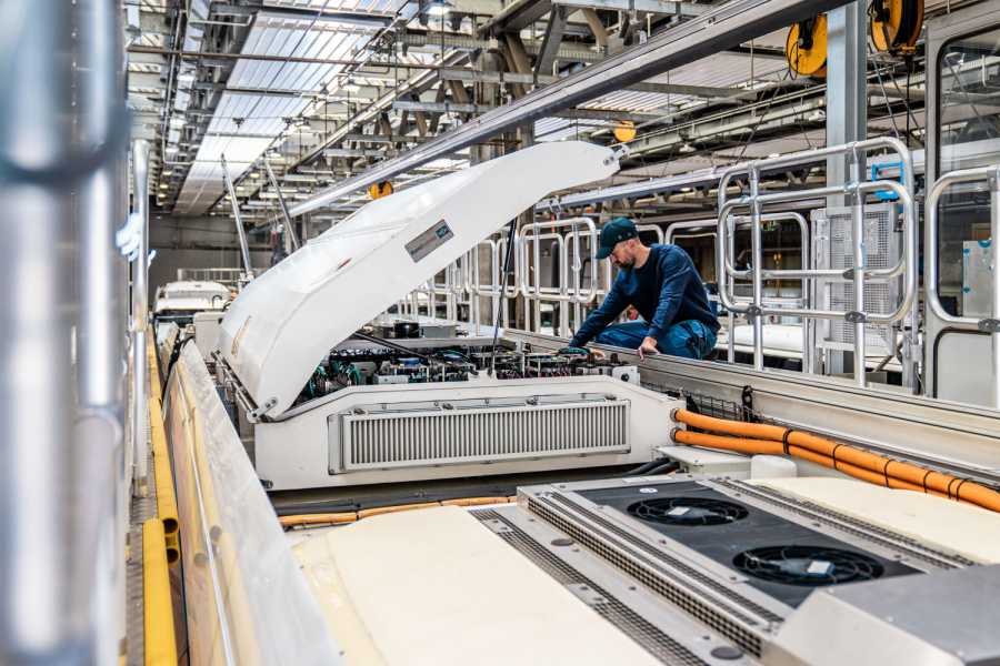 Die steckbaren Geländer der Aufdacharbeitsanlagen ermöglichen immer dort einen freien Zugang, wo es gerade nötig ist. (Foto: Munk Group)