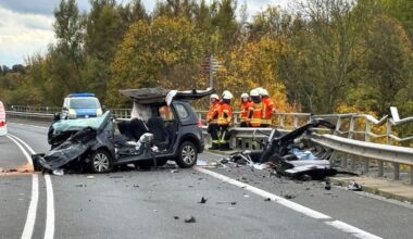 Auf der Bundesstraße 4 hat es einen schweren Unfall gegeben. Foto: Benjamin Müller/dpa
