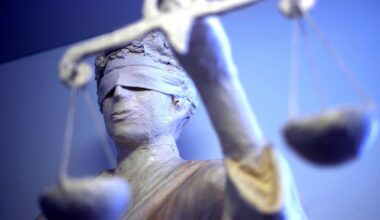 Chronische Randaliererin verprügelt ihren Partner und attackiert Polizistinnen | Haller Kreisblatt