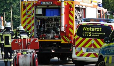Feuerwehreinsatz in Bielefeld: Zwei Menschen aus Mehrfamilienhaus gerettet