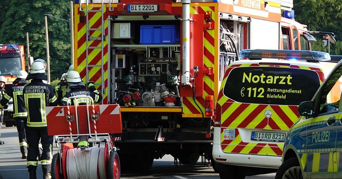 Feuerwehreinsatz in Bielefeld: Zwei Menschen aus Mehrfamilienhaus gerettet