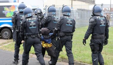 Blockaden von Aktivisten in Bremen und Delmenhorst aufgelöst | Niedersachsen