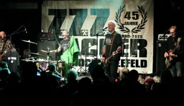 Bielefelder Kult-Punkband „ZZZ Hacker“ feiert 45-Jähriges vor vollem Haus
