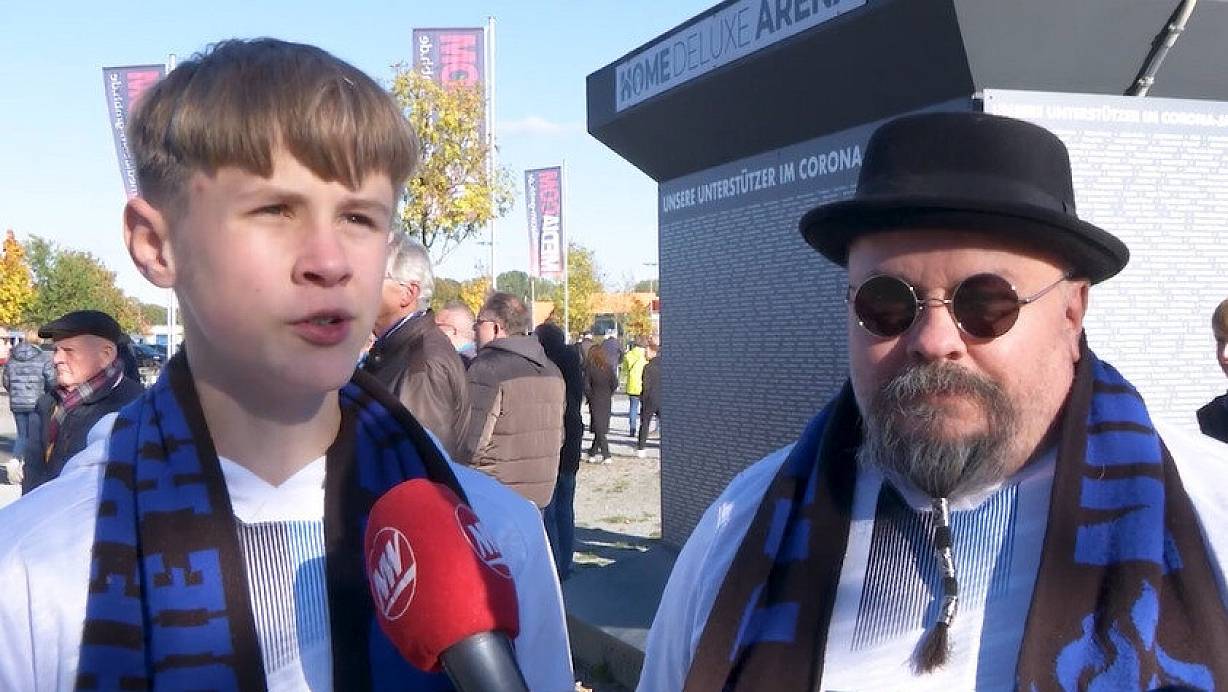 Nach dem Derby-Sieg gegen Arminia Bielefeld träumen die Fans des SC Paderborn weiter vom Aufstieg in die erste Bundesliga. | © Video Screenshot/Pauline Maus