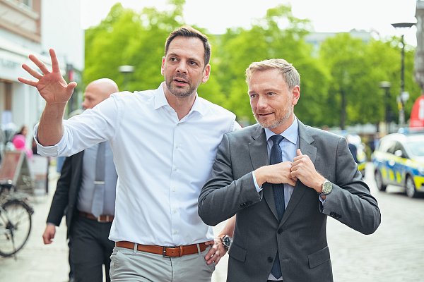 Als Marc Lürbke 2022 wieder für den Landtag antrat, bekam er im Wahlkampf Unterstützung des damaligen FDP-Bundesvorsitzenden Christian Lindner. - © Besim Mazhiqi