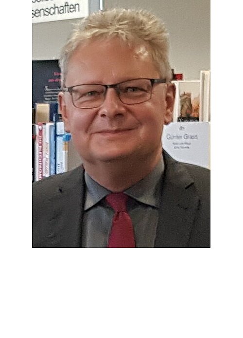 Markus Spindler leitet seit 2011 das Kreisgymnasium Halle. - © Uwe Pollmeier