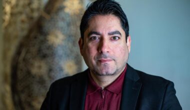 Diskutiert am Mittwoch in Aachen mit dem Münchener Erzbischof Kardinal Reinhard Marx und dem Präsidenten der Konferenz der Europäischen Rabbiner und Karlspreisträger von 2024, Oberrabbiner Pinchas Goldschmidt, über interreligiösen Dialog: Mouhanad Khorchide, Leiter des Zentrums für Islamische Theologie an der Universität Münster.