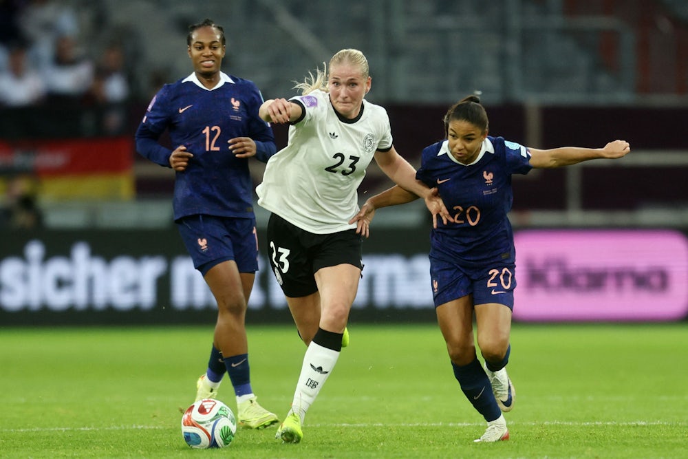 Die 1,84 Meter große Camilla Küver (Mitte) hätte wohl schon früher ihr Debüt im Nationalteam gegeben, hätten sie nicht diverse Verletzungen gebremst.