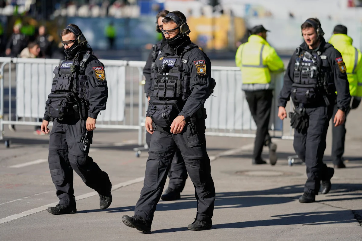 Großeinsatz in München - Bombendrohung gegen die Wiesn: Spürhunde gesucht - Bayern