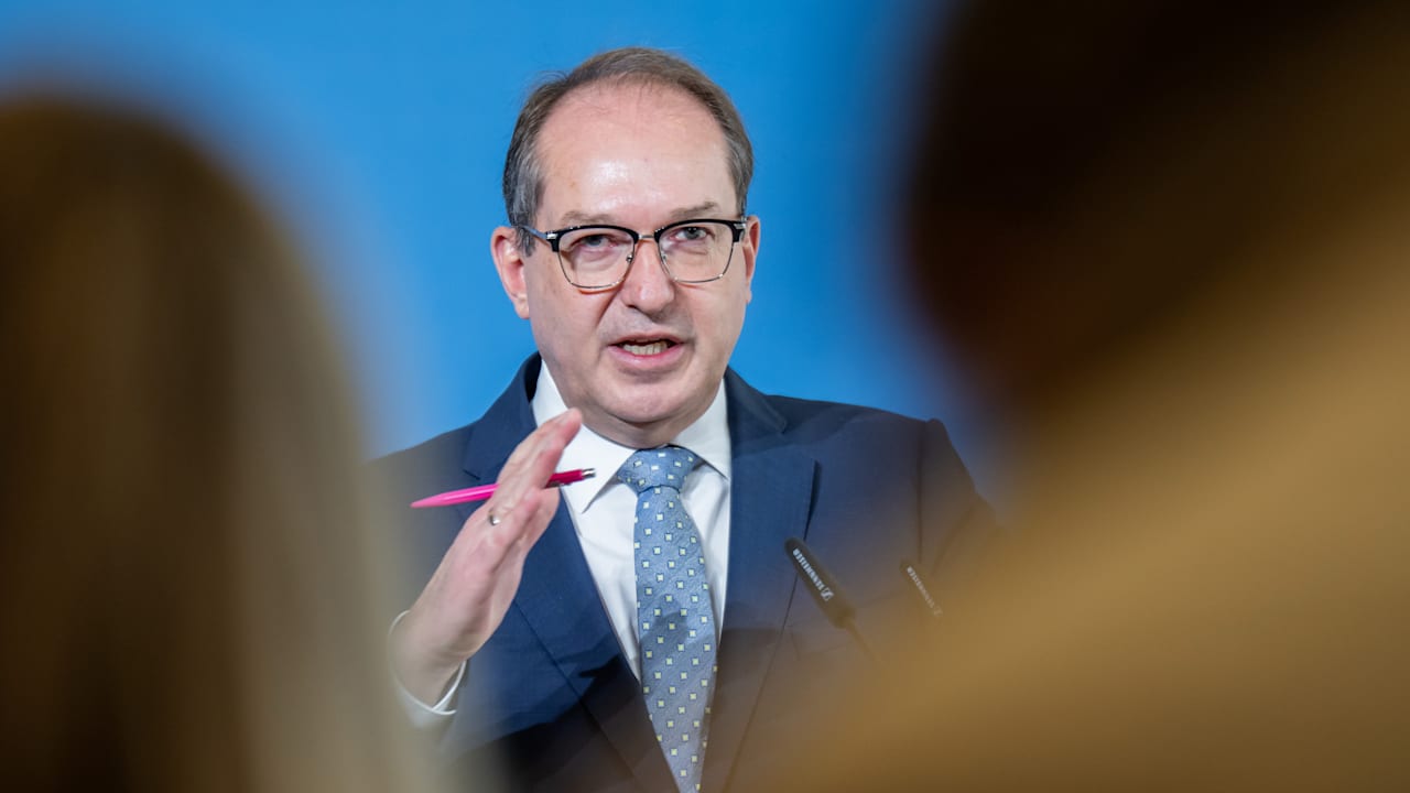 Dobrindt über Cannabis-Legalisierung: „Ein richtiges Scheißgesetz“ | Politik