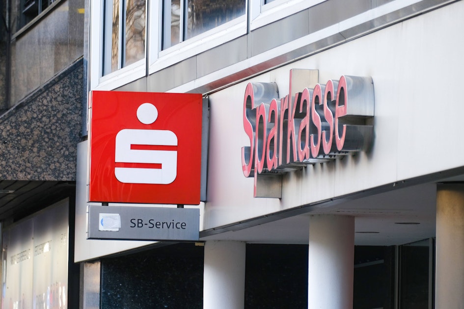 Sparkasse Düsseldorf verweigert Frau Auszahlung der Altersvorsorge