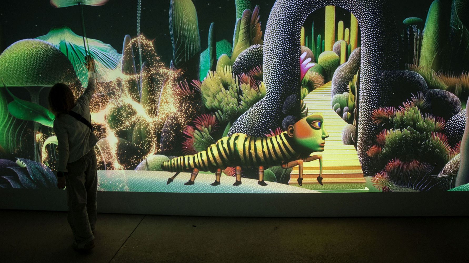 Neue immersive Ausstellung im Kunstkraftwerk Leipzig: "TraumFabrik - Wo Licht zum Zauber wird"