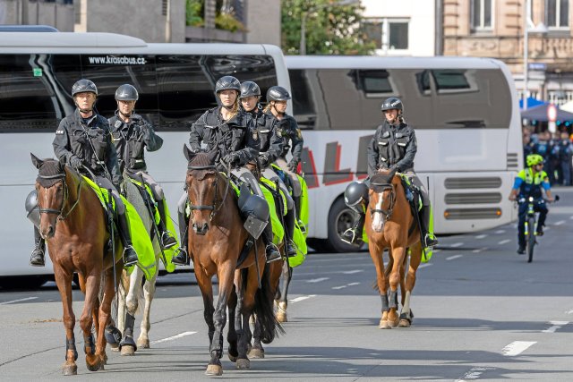Eine Polizei-Reiterstaffel bei einem Protest im September in Nürnberg – in diesem Fall anlässlich des Gazakriegs.