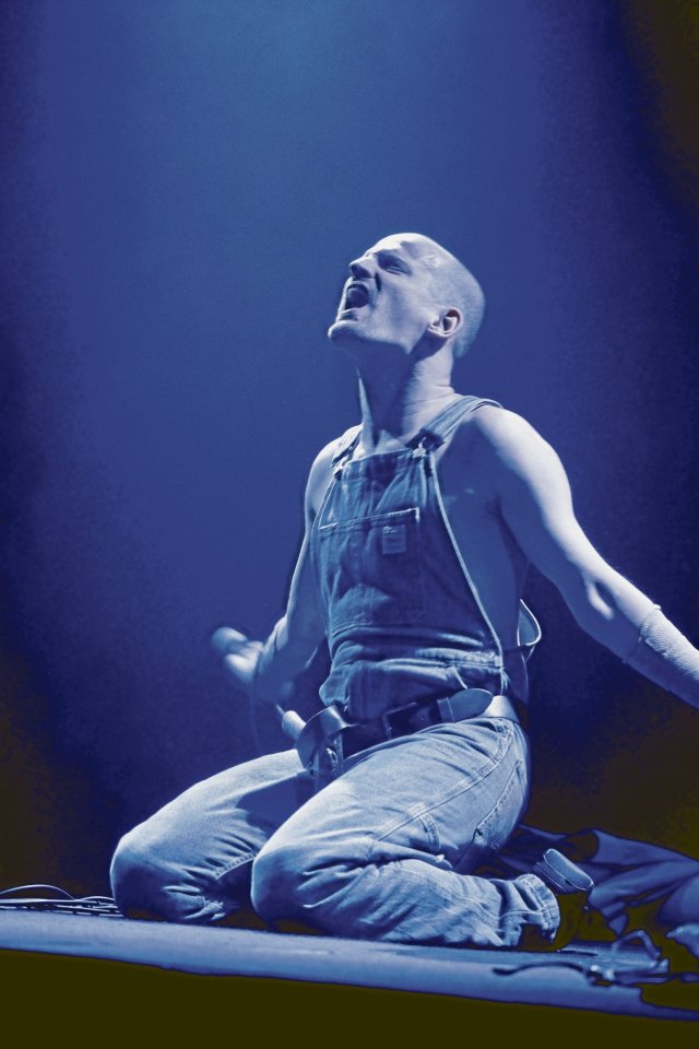 Raumgreifend: Michael Turinsky in »Work Body«