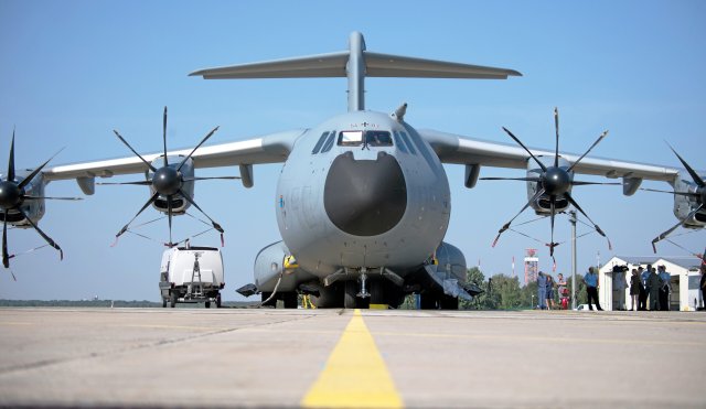 Flugzeuge der Luftwaffe könnten bis in die 2040er auf Berliner Beton bei Bedarf verfügbar sein.