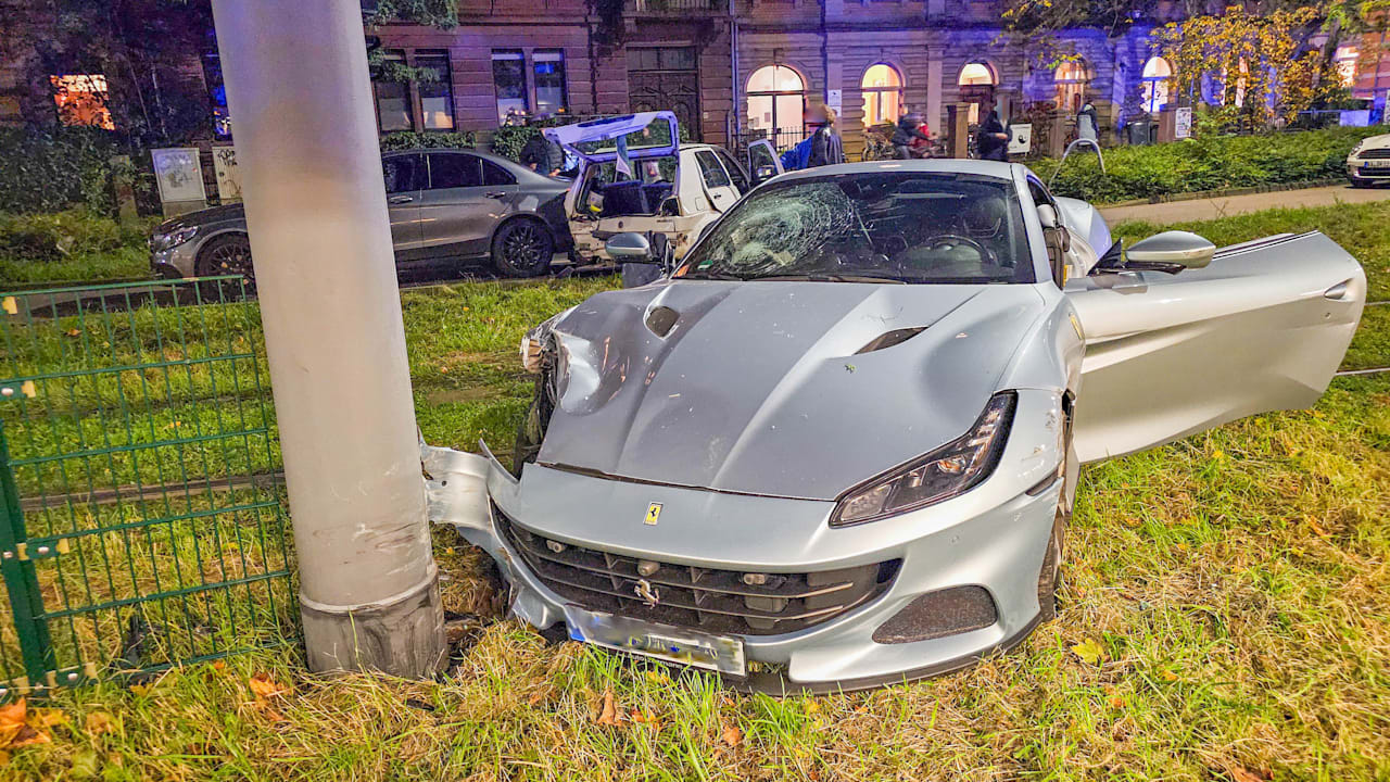 Ferrari-Unfall in Karlsruhe: In 3,5 Sekunden von Null auf Schrott | Regional