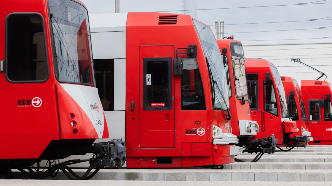 Köln: KVB mit Kampagne gegen lautes Telefonieren in Bus und Bahn