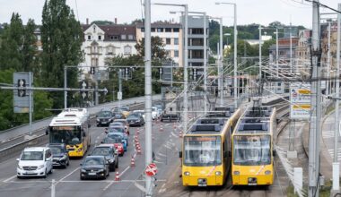 Verbotenes Abbiegen – Auto kracht in Stuttgarter Stadtbahn - Nachrichten aus Stuttgart