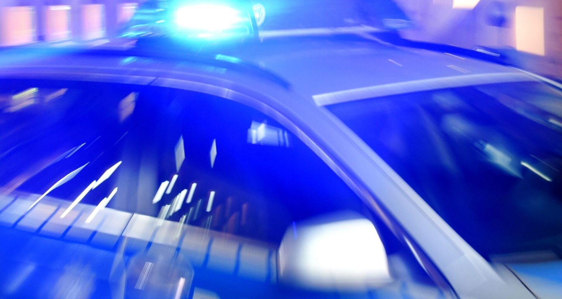 Stuttgart: Mann bedroht Taxifahrer, stiehlt Transporter und baut Unfall - Nachrichten aus Stuttgart