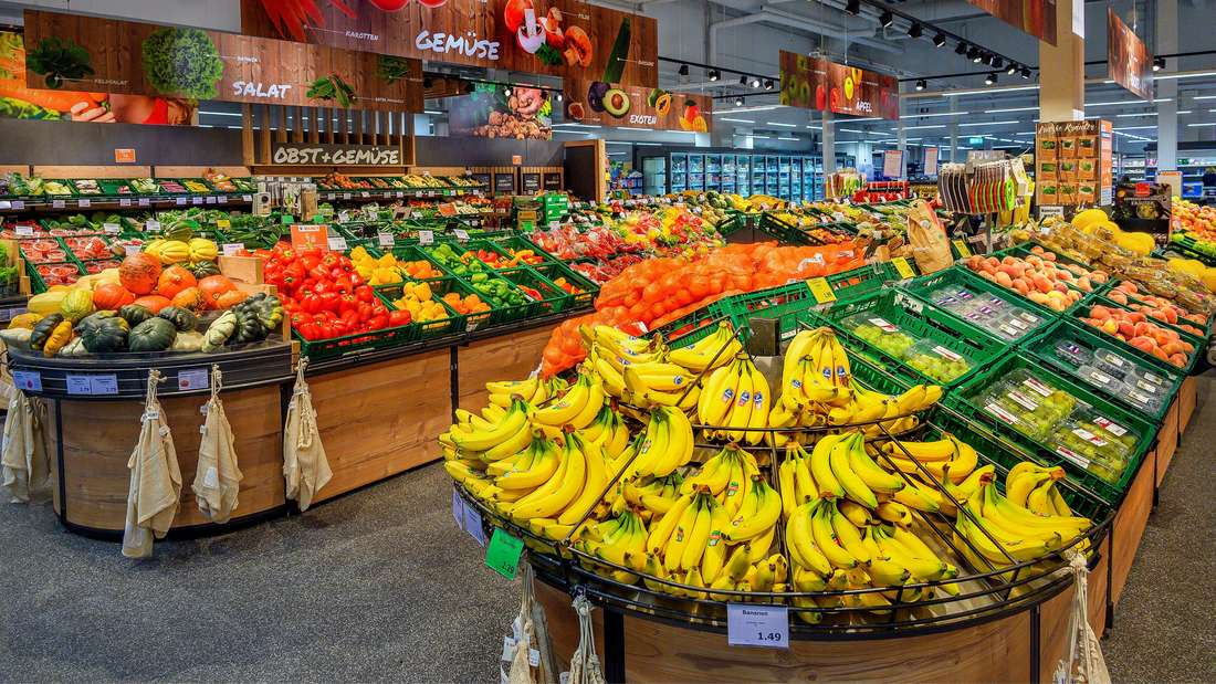 Obst- und Gemüseabteilung in einem Supermarkt