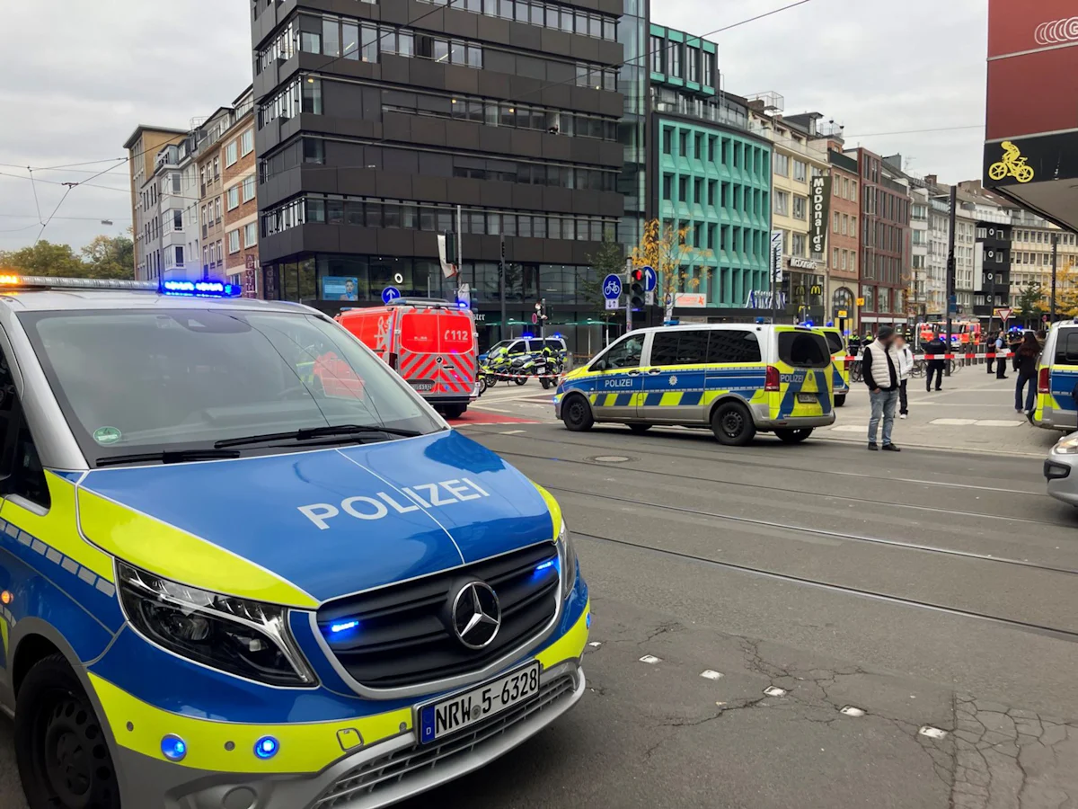 Angeschossener vorbestraft - Polizei sichtet Videos nach Schüssen auf Mann in Düsseldorf - Panorama