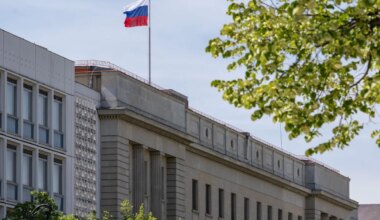 In der Botschaft - Besuch bei Putin-Ehrung löst Kritik an AfD-Politikern aus - Politik