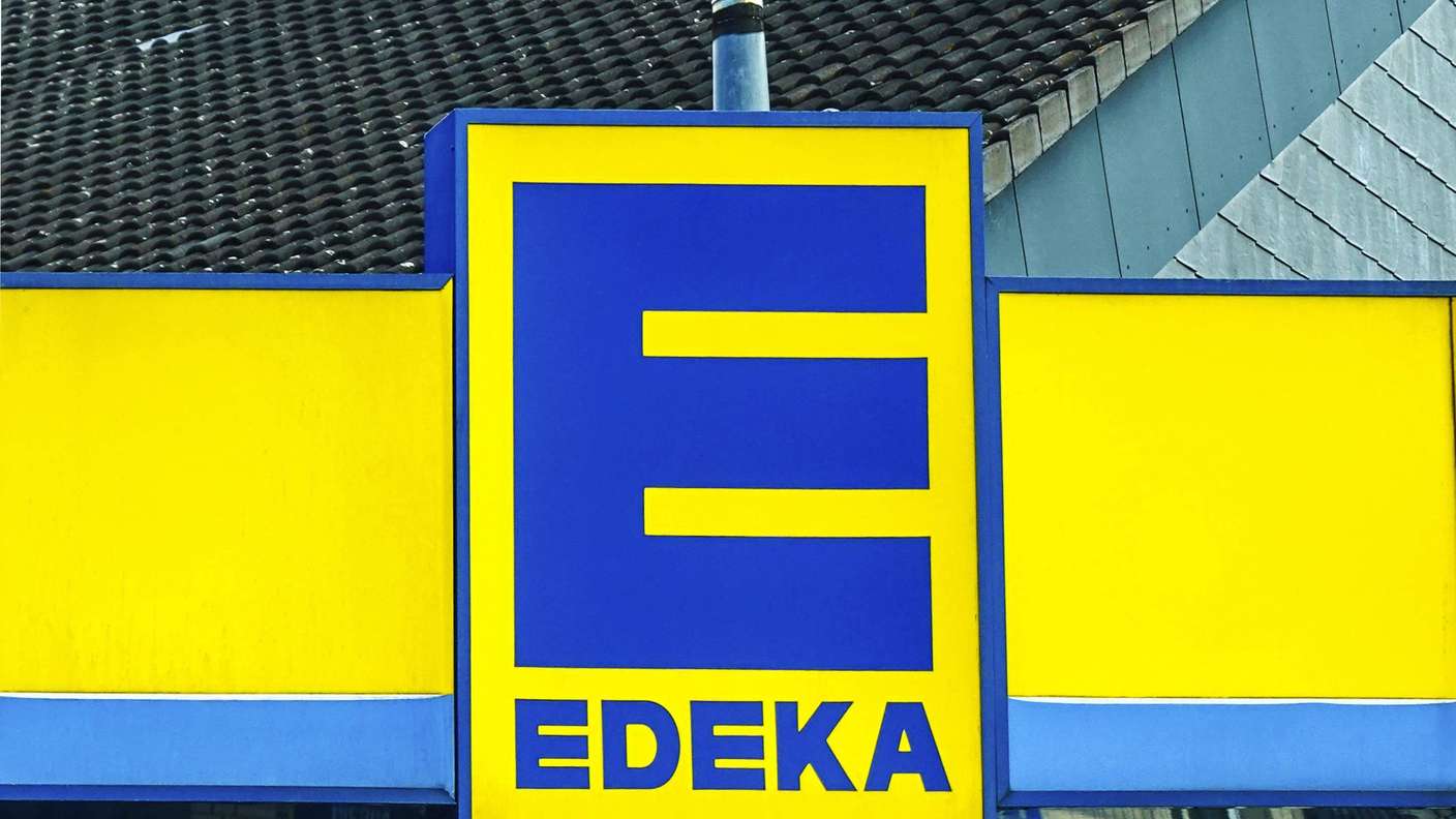 Edeka-Logo an Filiale in Hannover.
