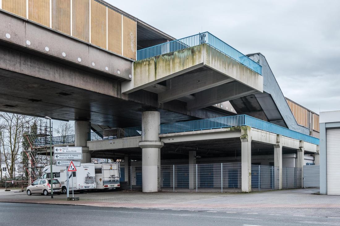 Der Geisterbahnhof Angerbogen in Duisburg *** NUR FÜR REDAKTIONELLE ZWECKE *** EDITORIAL USE ONLY ***<p>Der Geisterbahnhof Angerbogen, an der Düsseldorfer Landstraße Ecke Hermann-Spillecke-Straße, soll in den nächsten Jahren saniert und von außen aufgehübscht werden. Freitag, 10. März 2023 in Duisburg.¨ Deutschland NRW Duisburg Copyright: ChristophxWojtyczka *** The ghost station Angerbogen in Duisburg FOR EDITORIAL PURPOSES ONLY EDITORIAL USE ONLY p The ghost station Angerbogen, at the corner of Düsseldorfer Landstraße and Hermann Spillecke Straße, is to be renovated and spruced up from the outside in the next few years Friday, March 10, 2023 in Duisburg ¨ Germany NRW Duisburg Copyright ChristophxWojtyczka Copyright: ChristophxWojtyczka doc7p9ufa2s35e1fldb2kz ,EDITORIAL USE ONLY