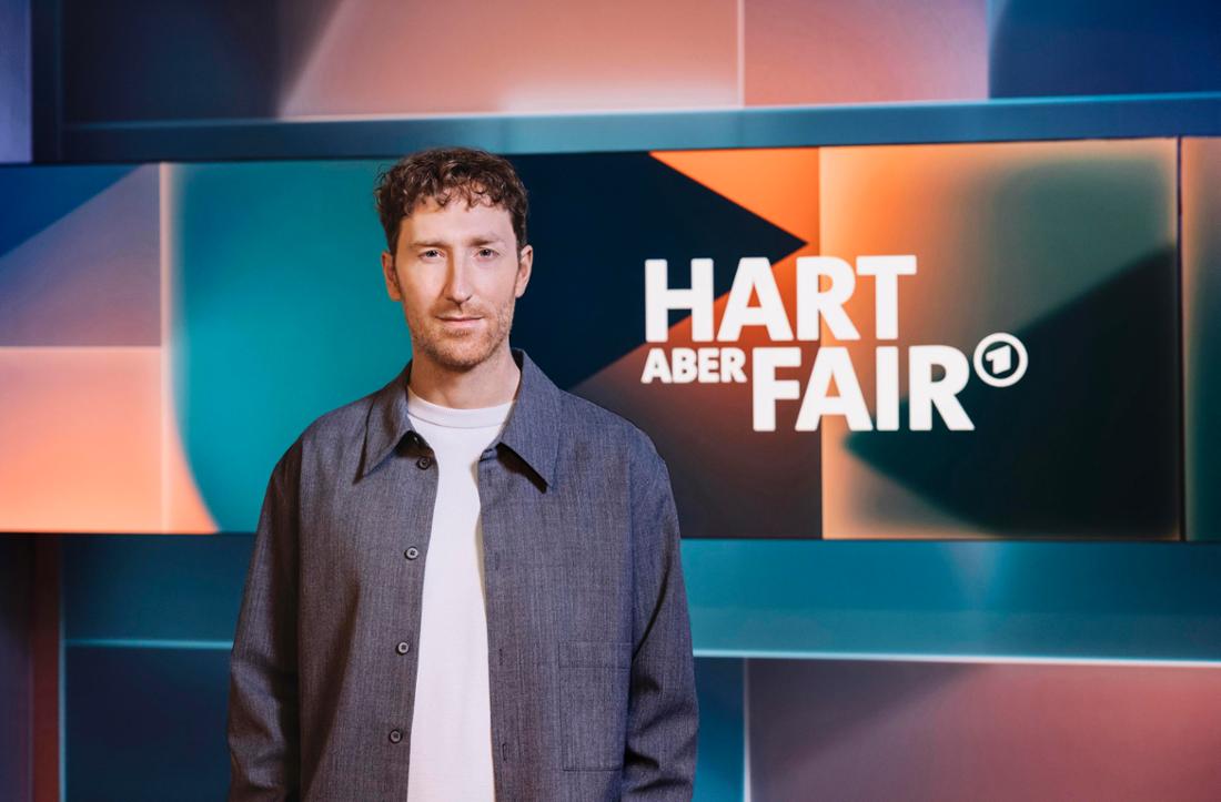 WESTDEUTSCHER RUNDFUNK KÖLN hart aber fair - Louis Klamroth Moderator Louis Klamroth © WDR/Julia Sellmann, honorarfrei - Verwendung gemäß der AGB im Rahmen einer engen, unternehmensbezogenen Berichterstattung im WDR-Zusammenhang bei Nennung "Bild: WDR/Julia Sellmann" (S1+), WDR Kommunikation/Redaktion Bild, Köln, Tel: 0221/220 -7132 oder -7133, Fax: -777132, bildkommunikation@wdr.de
