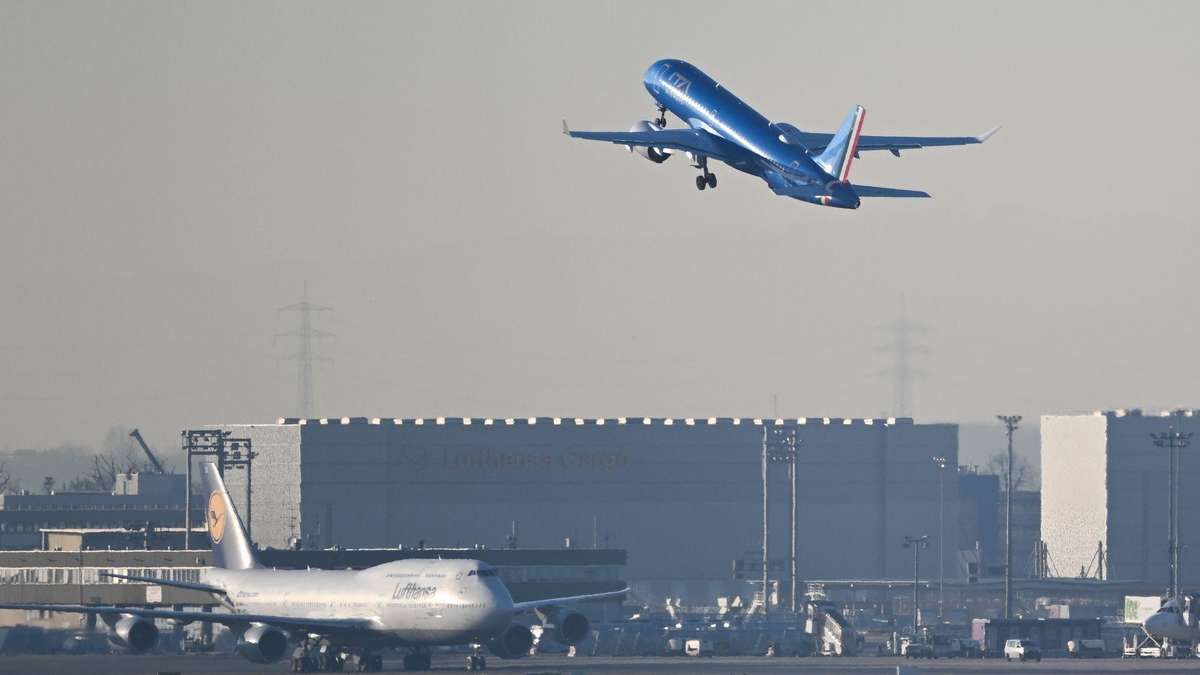 Flughafen Frankfurt mit Warnung an Reisende – Einschränkungen bei Anreise