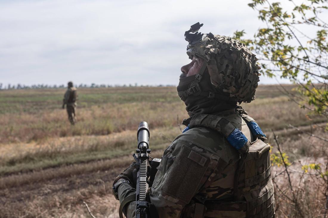 Im Ukraine-Krieg gewinnen lasergesteuerte Waffen und auch Drohnen an Bedeutung. Die Ukraine nutzt sie zu Angriffs-, aber auch zu Verteidigungszwecken.