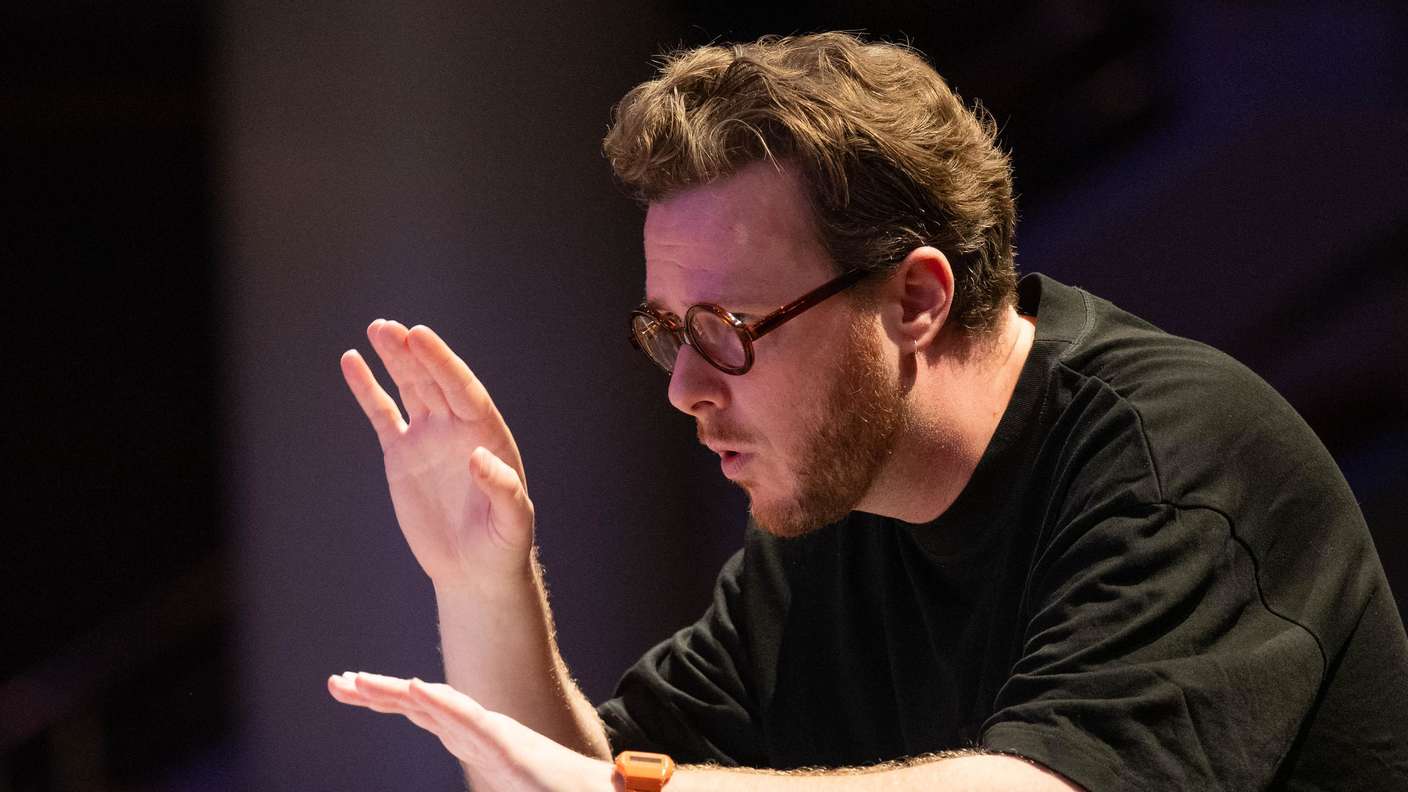 Toby Thatcher beim Dirigieren in der Alten Oper.