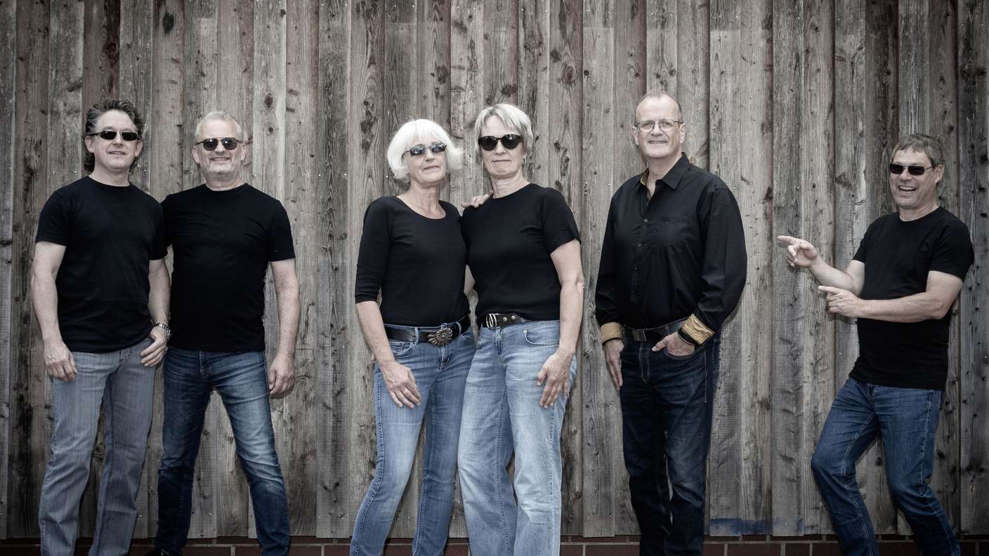 Die Band „RockThed“ besteht aus (von links): Peter Jahn, Gunther Krolak, Imke Stark, Cornelia Cordes, Ralph Landwehr und Sven Cordes.