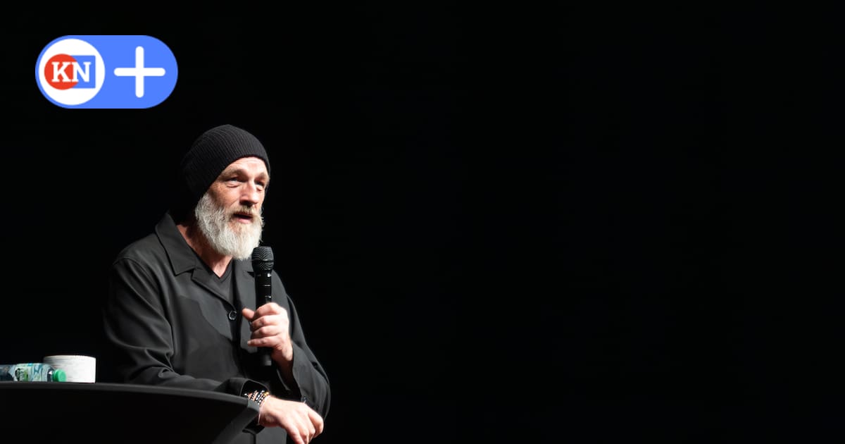 Comedian Torsten Sträter in Kiel: Biografie trifft auf Boomer-Humor