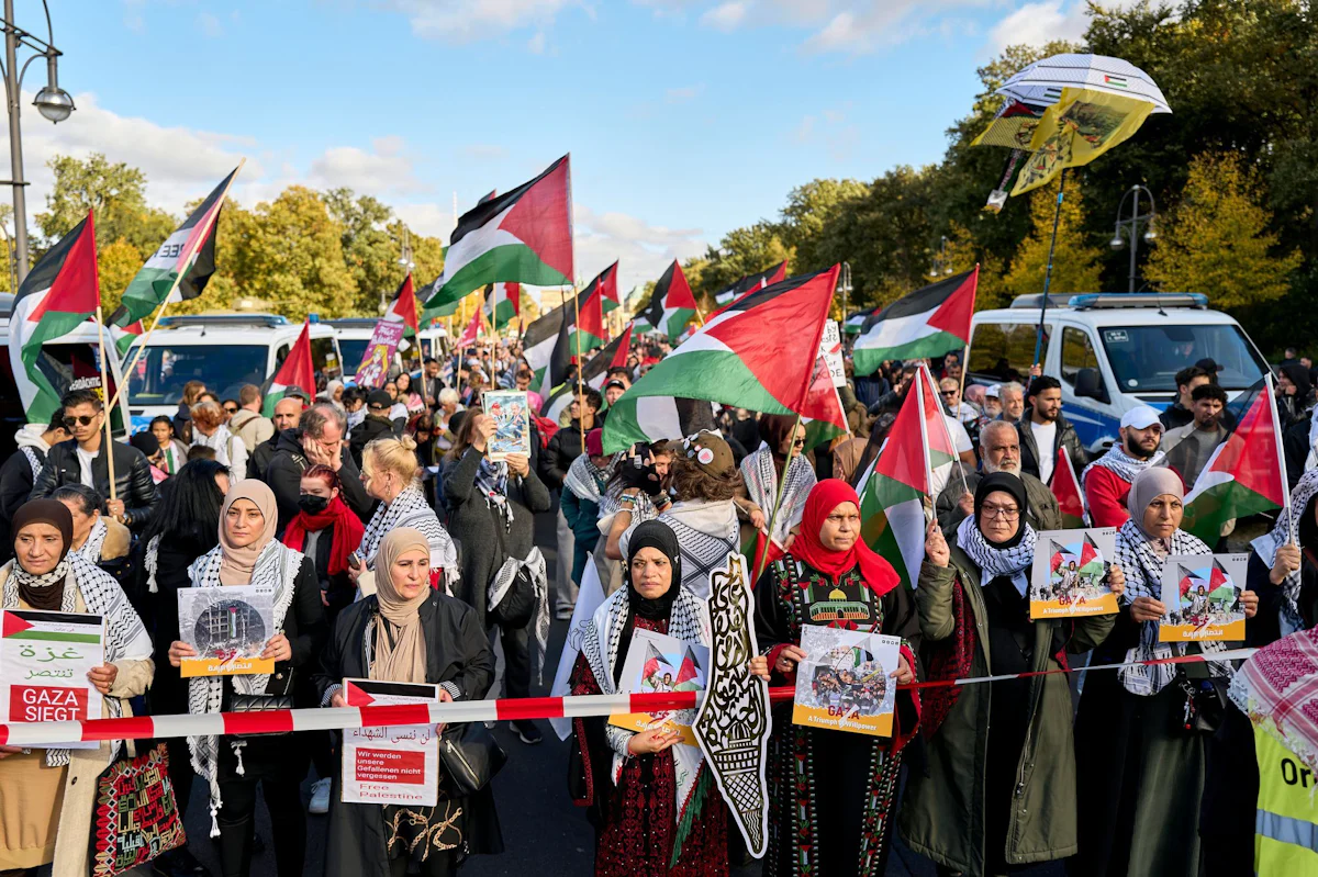Gaza-Krieg - Rund 14.000 Menschen bei Pro-Palästina-Demo in Berlin - Politik