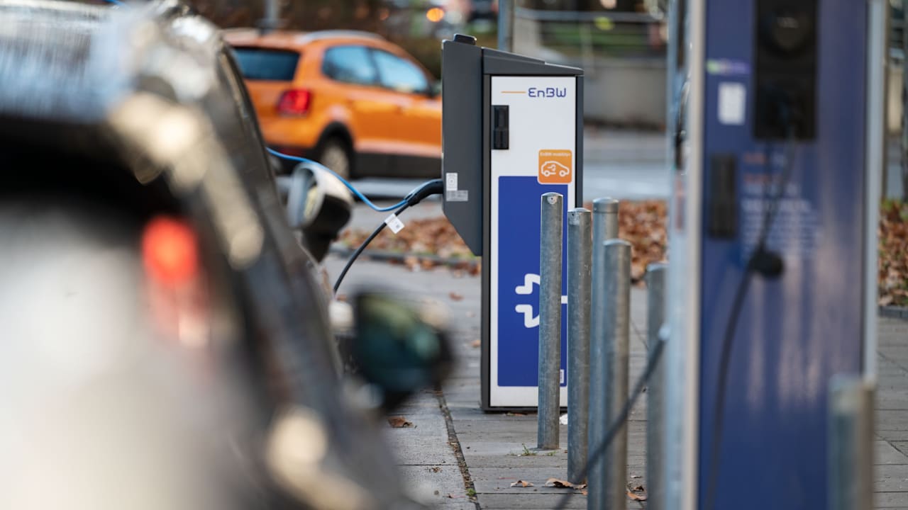 Elektroauto-Streit in Berlin: Strompreise steigen | News
