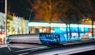 Betrunkener E-Bikefahrer (64) kracht in Augsburg gegen geparkten Mercedes