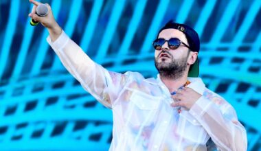 Wer ist der Rapper, den Jan Böhmermann gecancelt hat, und was bedeutet sein Trikot?