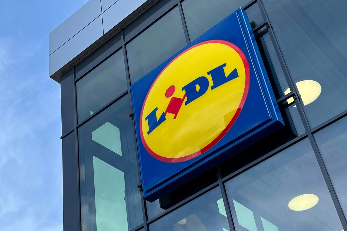 Logo an einer Lidl-Filiale.