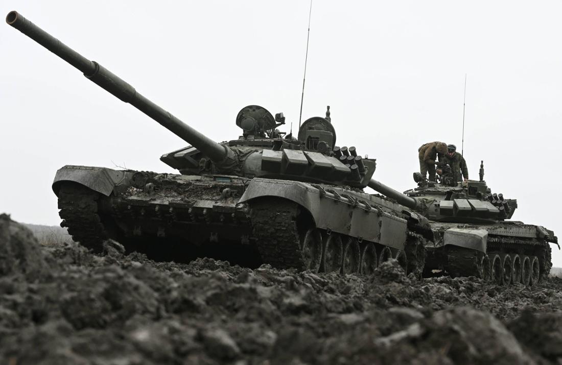 Russische T72 B3-Panzer im Training.