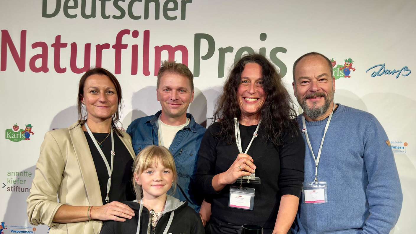 Ausgezeichnet (v.r.): Jan und Melanie Haft haben unter mehr als 150 Einsendungen gleich zwei Auszeichnungen gewonnen, auch Kameramann Kay Ziesenhenne sowie Katrin Zimmermann und ihre Tochter Emma waren bei der Preisverleihung dabei.