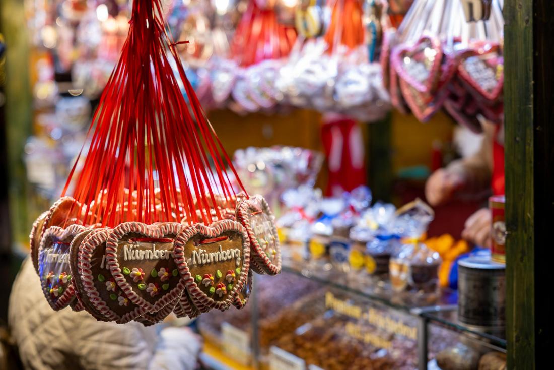 Auf dem Nürnberger Christkindlesmarkt sind unter anderem die traditionellen Lebkuchen beliebt.