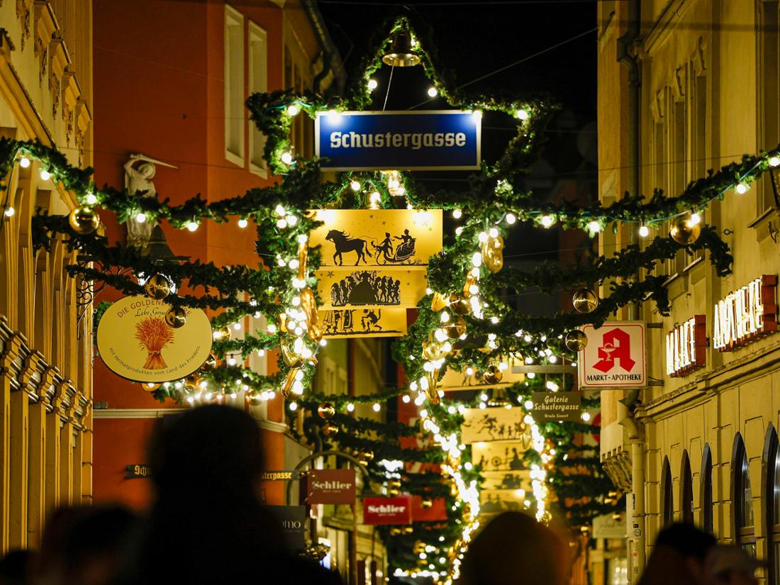 Auf dem Würzburger Weihnachtsmarkt stehen jährlich mehr als 100 Holzhütten.
