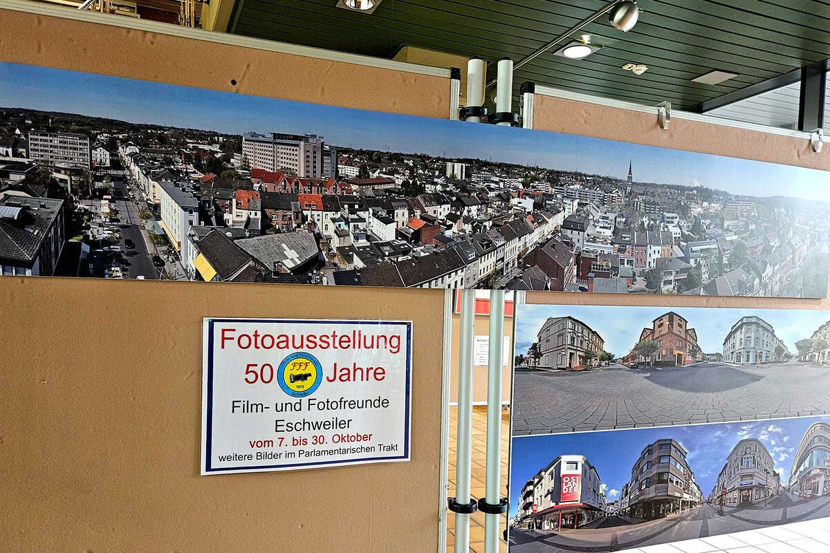 Noch bis zum 30. Oktober ist die Sonderausstellung der Film- und Fotofreunde zu ihrem 50-jährigen Bestehen im Eschweiler Rathaus zu sehen. Foto: Stadt Eschweiler/Kristina Jacquorie - 