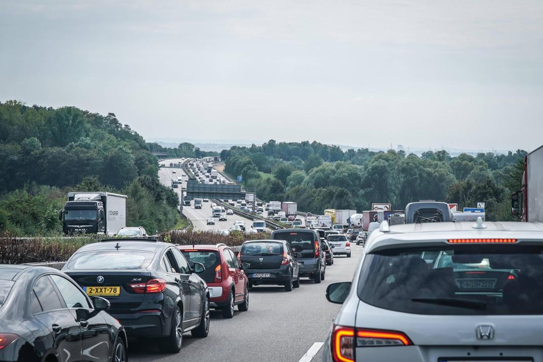 Wegen umfangreichen Bauarbeiten ist die A8 Richtung München im Oktober mehrmals gesperrt.